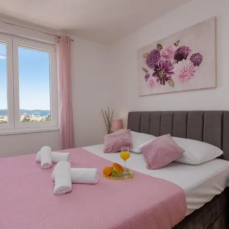 Urban Seaside Apartment Zadar