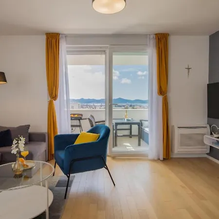 Urban Seaside Apartament